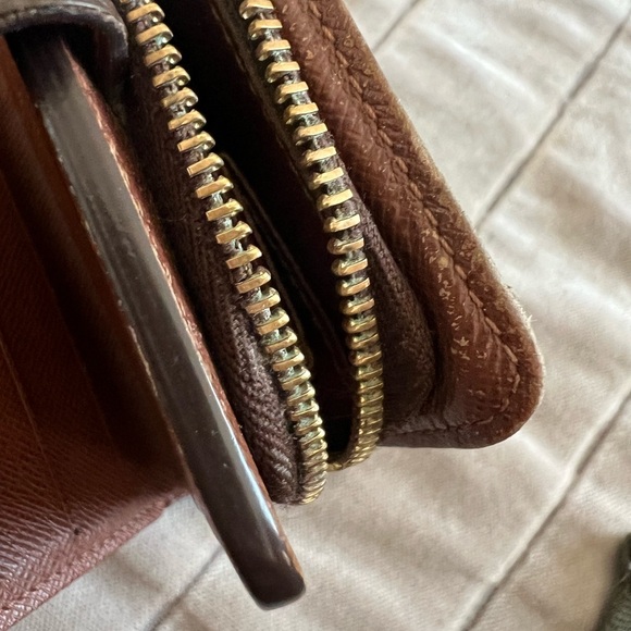 Louis Vuitton Monogram Bifold Wallet - Picture 12 of 15